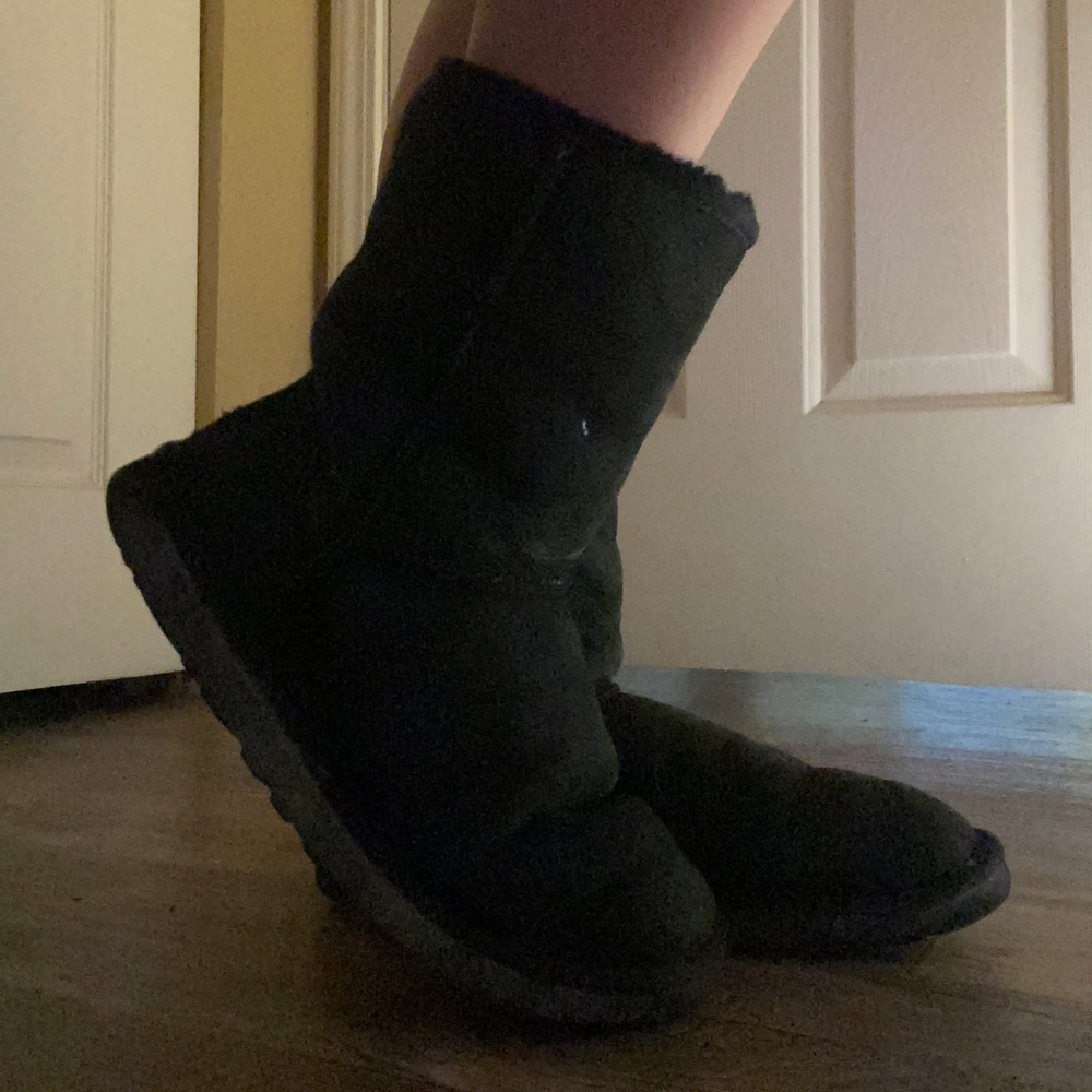 Black size 8 Ugg boots